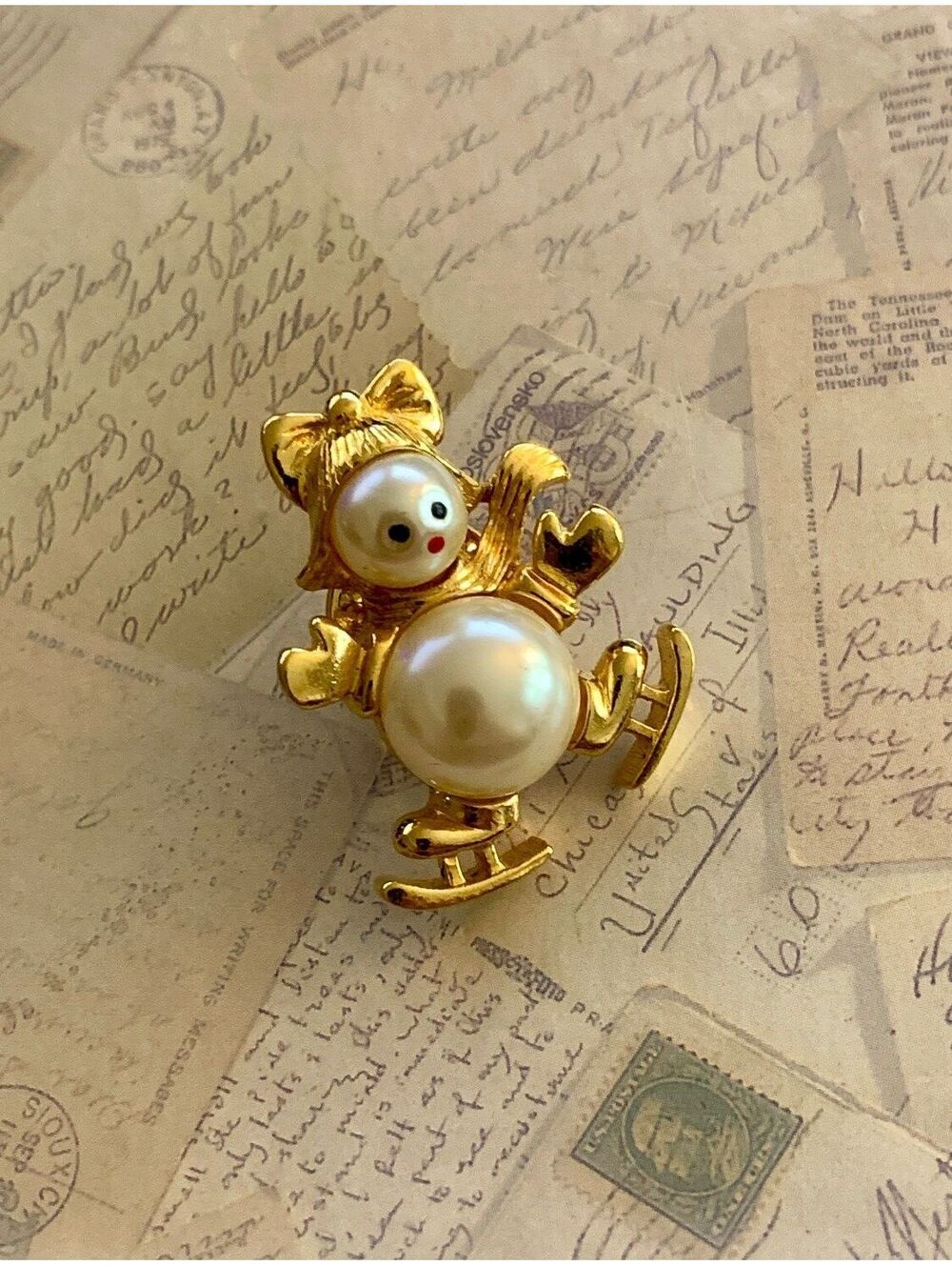 Vintage Jelly Belly Charming  Cat Brooch with Faux Pearl & Cute Face Pin